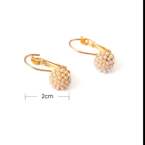 New Gold Pearl Hoop Earrings - Picture 2 of 8